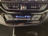運転席と助手席にシートヒーターが付いています☆寒い時期に腰周りを温めてくれるので体全体が温まりやすいのは勿論、暖房と違い顔に風が当たらないので、乾燥肌やドライアイの方でも大丈夫☆