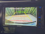 【バックカメラ】駐車時に後方がリアルタイム映像で確認できます。大型商業施設や立体駐車場での駐車時や、夜間のバック時に大活躍!運転スキルに関わらず、今や必須となった装備のひとつです!