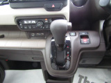 バックモニターも装備しております。車庫入れの苦手なお客様、もうご心配いりません。バックモニターがあれば、ぶつける心配一切無し?!重宝してくれると思います、