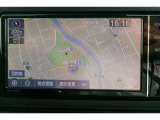 純正7インチT-Conecctナビを装備。タッチパネル式で使いやすく、お出かけもラクラクです。