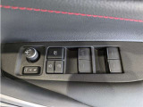 パワーウィンドウのスイッチですよ。 運転席に居ながら窓を開け閉めのコントロールできますよ。 ロック機能で、子供がイタズラして窓を開けるという事も無くなりますよ。