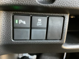 Hondaセンシング用の、VSA(ABS+TCS+横滑り抑制)解除スイッチなどはハンドルの左側に装備しています。