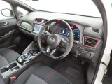 シンプルで使いやすいデザインの運転席です。