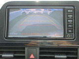 バックモニターで、後方を確認しながら安心して駐車することができます。