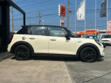 まさに現代版「羊の皮をかぶった狼」。車速も迫力も凄まじいです。