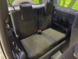 運転席まわりには十分なスペースがあり、大柄な方でもゆったり運転していただける環境です。