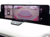 【360°ビューモニター】  とても分かりやすい、クルマの上から見下ろしたような映像で、駐車サポートをしてくれます。