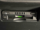 ETCカードを挿入することで高速道路を利用する際の支払いがキャッシュレスになったり、ETCスマートインターチェンジが利用できたり、とても便利なアイテムです!保証は修理保証のみとなります。