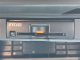 【ETC2.0(DSRC)】ETCカードを挿入すれば料金所はノンストップで通過できます。ETC限定の割引や、高速道路の情報提供サービスを利用できます。