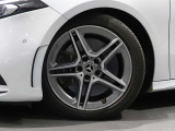 メルセデスのシート可動域は身長145cm〜220cm です。あらゆるユーザーに快適なポジションを設定できますね。