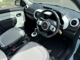 フランス車ならではのオシャレな内装がオススメです!