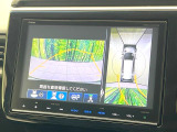【マルチビューカメラシステム】専用のカメラにより、上から見下ろしたような視点で360度クルマの周囲を確認することができます☆死角部分も確認しやすく、狭い場所での切り返しや駐車もスムーズに行えます。