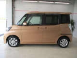 排気量は660ccの軽自動車。こちら側はパワースライドドアです。