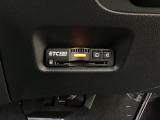 ハンドルの左下にETC2.0がついています。高速道路の料金所の通過も楽々です。 カードの取り出しもしやすい場所についています。