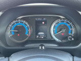 走行距離26,089kmです。メーター内のディスプレイにエコインジケーターや前方衝突予測警報、車線逸脱防止支援システムなどが表示され安全運転やエコドライブをサポートします