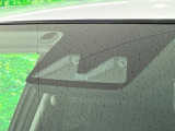 【スマートアシスト】走行中に前方の車両等を認識し、衝突しそうな時は警報とブレーキで衝突回避と被害軽減をアシスト。より安全にドライブをお楽しみいただけます。