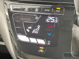 【オートエアコン】一度お好みの温度に設定すれば、車内の温度を検知し風量や温度を自動で調整。暑い…寒い…と何度もスイッチ操作をする必要はありません。快適な車内空間には必須の機能ですね♪