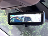 【デジタルインナーミラー】後席の大きな荷物や同乗者で後方が確認しづらい時でも安心!カメラが撮影した車両後方の映像をルームミラー内に表示。クリアな視界で状況の確認が可能です!