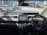 高いホールド性で運転姿勢が安定します。長距離ドライブでも疲れにくいのが魅力です。快適なドライビングライフをお送りください♪