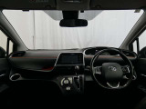 見通しのよいすっきりとした視界で、誰でも運転しやすいです。運転のしやすさは疲れにくさにも繋がりますよ♪