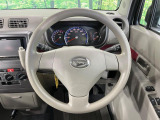 インテリアに合わせたデザインのステアリングは、運転される方のことも考え、運転しやすい形状、大きさです。是非一度、実際に触ってお確かめください。