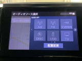 フルセグテレビ、DVD、CD、USBなどが楽しめます。