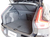 荷室は460Lの容量があり、リアシートを倒すことで1336Lまで拡大可能です ラゲッジはスクエアなスペースが確保されており、旅行でも乗車人数分の荷物を積み込むことができます
