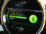 スマートフォンをBluetooth接続することによって、ハンズフリーで通話が可能です!