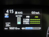 運転席のメータパネル類は常に視界に入る場所ですので、大事なチェックポイントです。ぜひ実際にご乗車ください。