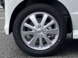 純正ホイールを装着しております。車両に関してのご質問は、スタッフまでお気軽にお問合せ下さい!TEL:0439-88-6662