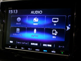 CD、DVD、Bluetooth、AM、FM、AUX、スマートフォン接続ができます。