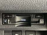 高速道路で便利な【ETC2.0】を装備しています。光ビーコン搭載で渋滞情報などナビゲーションと連動することで機能も充実いたします。他、観光施設に立ち寄るための高速料金割引サービス等もございます。