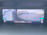 【フロント&サイドカメラ】ドライバーから見にくい死角部分を映像で確認できる前方と左側面にカメラを装着。見通しがきかない場所や住宅密集地などを運転することが多い人におすすめの安心装備です。