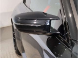 BMWのミラーは車種によって異なりますがレーンチェンジウォーニングが装備されております。詳しくは当店スタッフまでお問い合わせくださいませ。