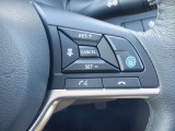 プロパイロット搭載キックスがアクセル、ブレーキを自動でコントロールして前のクルマとの車間距離を保つ手助けをします。