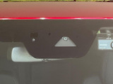 【スマートブレーキサポート】走行中に前方の車両等を認識し、衝突しそうな時は警報とブレーキで衝突回避と被害軽減をアシスト。より安全にドライブをお楽しみいただけます。