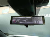 後席に荷物をタップリのせても視界を確保してくれちゃうスマート・ルームミラー♪