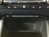 CD・DVDスロットルはエアコンスイッチ類の下のこちらにございます!停車中であればフルセグTVやDVD再生もできますよ♪
