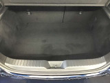 トランクスペースもこちらでご確認ください!深さもあって荷物もしっかり収納できますよ☆目隠し用のトノカバーは取り外し可能です