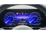 高いレベルの知性を備えたメルセデスの「インテリジェントドライブ」は、ドライバーの疲労を軽減し、安全かつ快適なドライブの一助となります。
