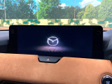 【メーカー純正ナビ】インテリアに溶け込むスタイリッシュな「専用設計」メーカーナビを装備♪視認性や操作性など基本性能にも優れ、より上質なカーライフをお楽しみいただけます。