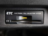 ETCなら高速道路をスイスイと通過!!クルマは料金所をノンストップで通過することができます!
