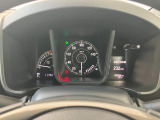 ホンダセンシング装着車となっております。衝突軽減ブレーキ、誤発進抑制機能、歩行者事故低減ステアリング、路外逸脱抑制機能、アダプティブクルーズコントロール、車線維持支援システム他、8つの機能で幅広く支援