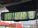 【デジタルインナーミラー】後席の大きな荷物や同乗者で後方が確認しづらい時でも安心!カメラが撮影した車両後方の映像をルームミラー内に表示。クリアな視界で状況の確認が可能です!