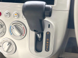 インパネシフトならハンドルからの移動距離が短く操作もスムーズ!また、足元が広くなりすっきりしますので、大柄な方でも快適にお過ごしいただけます。