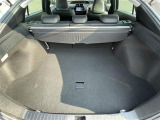 【トランク】積み込みやすくて、たっぷり積める荷室です。シートアレンジできるものは、乗車人数と荷物の量や大きさによってシートを動かすことができるので、より快適なドライブが可能です!