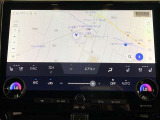 充実のオーディオ&ビジュアル機能にセンター通信型コネクティッドナビと車載ナビ機能も搭載。詳細は販売店スタッフまでおたずねください。