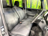 運転席まわりには十分なスペースがあり、大柄な方でもゆったり運転していただける環境です。