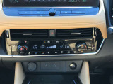 オートエアコンです。 運転席助手席シートヒーター・ハンドルウォーマー完備