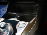 『1台』のお車に対して、3名体制で日々議論を重ね仕入れを行っております。
